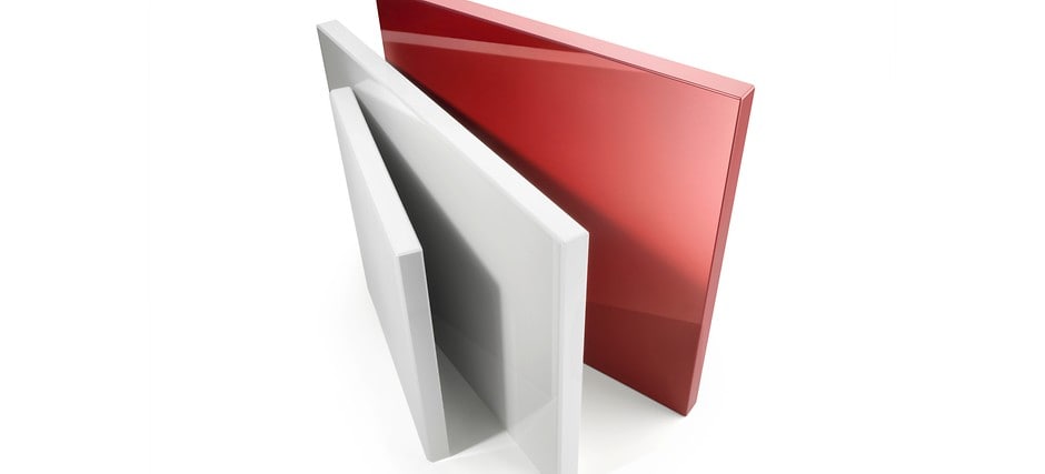 Глянцевые фасада REHAU имеют глянцевую внешнюю сторону и матовую оборотную в один цвет
